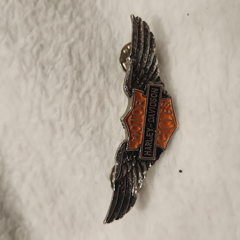 Harley Davison set of 3 collectors pins - Picture 3 of 8